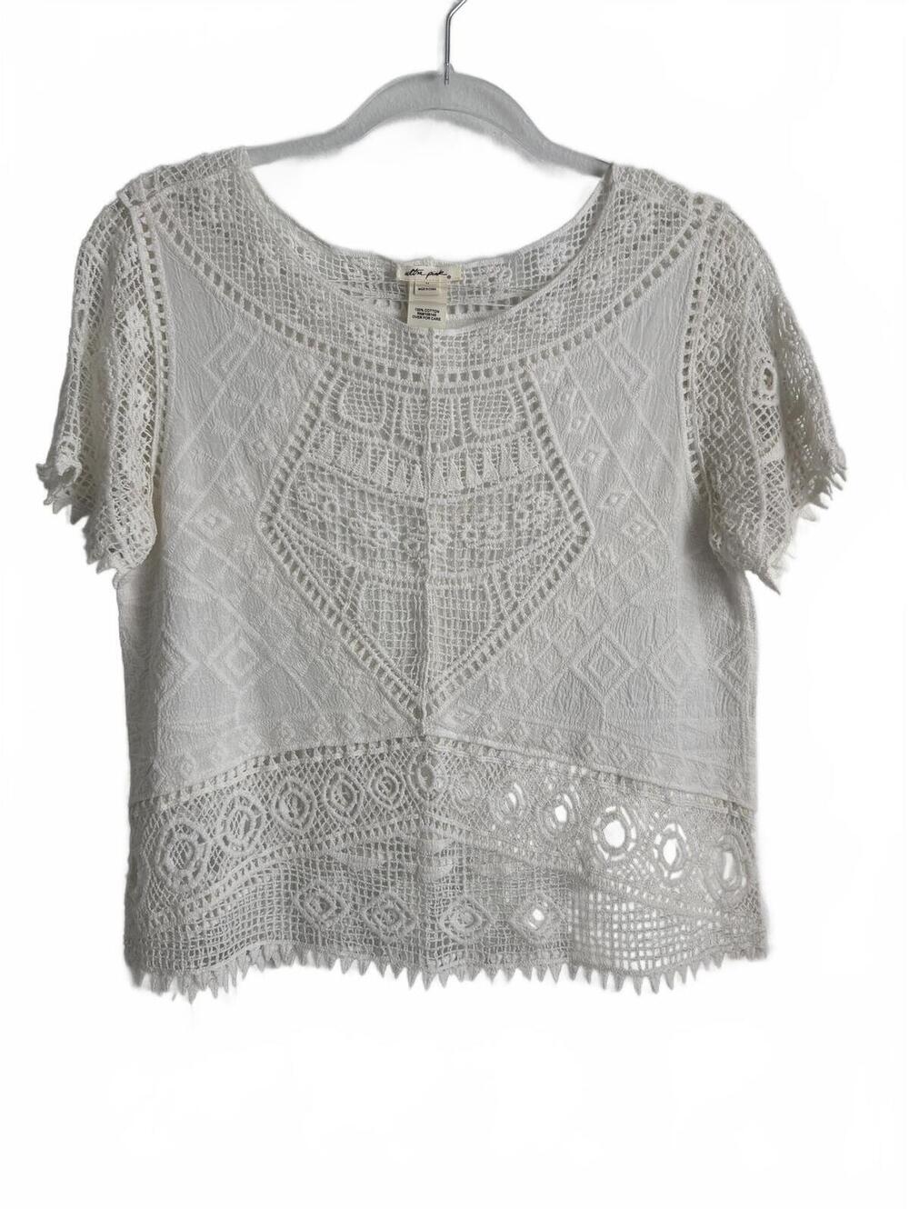 Ultra Pink | Boho White Short Sleeve Lace Embroidered Top Size M